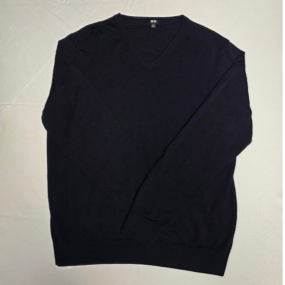 Uniqlo extra-fine merino V-neck black sweater Size L